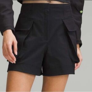 Lululemon Black Relaxed Fit Super High Rise Cargo Short 4" Size 8